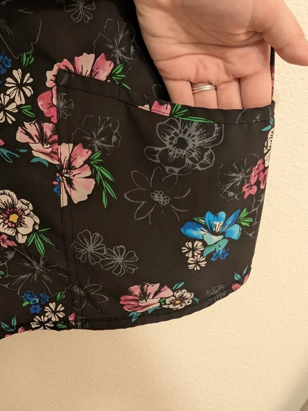 ScrubStar Black Floral Scrub Top Women Size Small